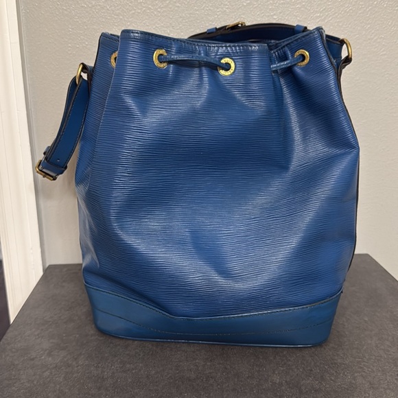 Preloved Louis Vuitton epi Noe GM bucket bag - Picture 2 of 16